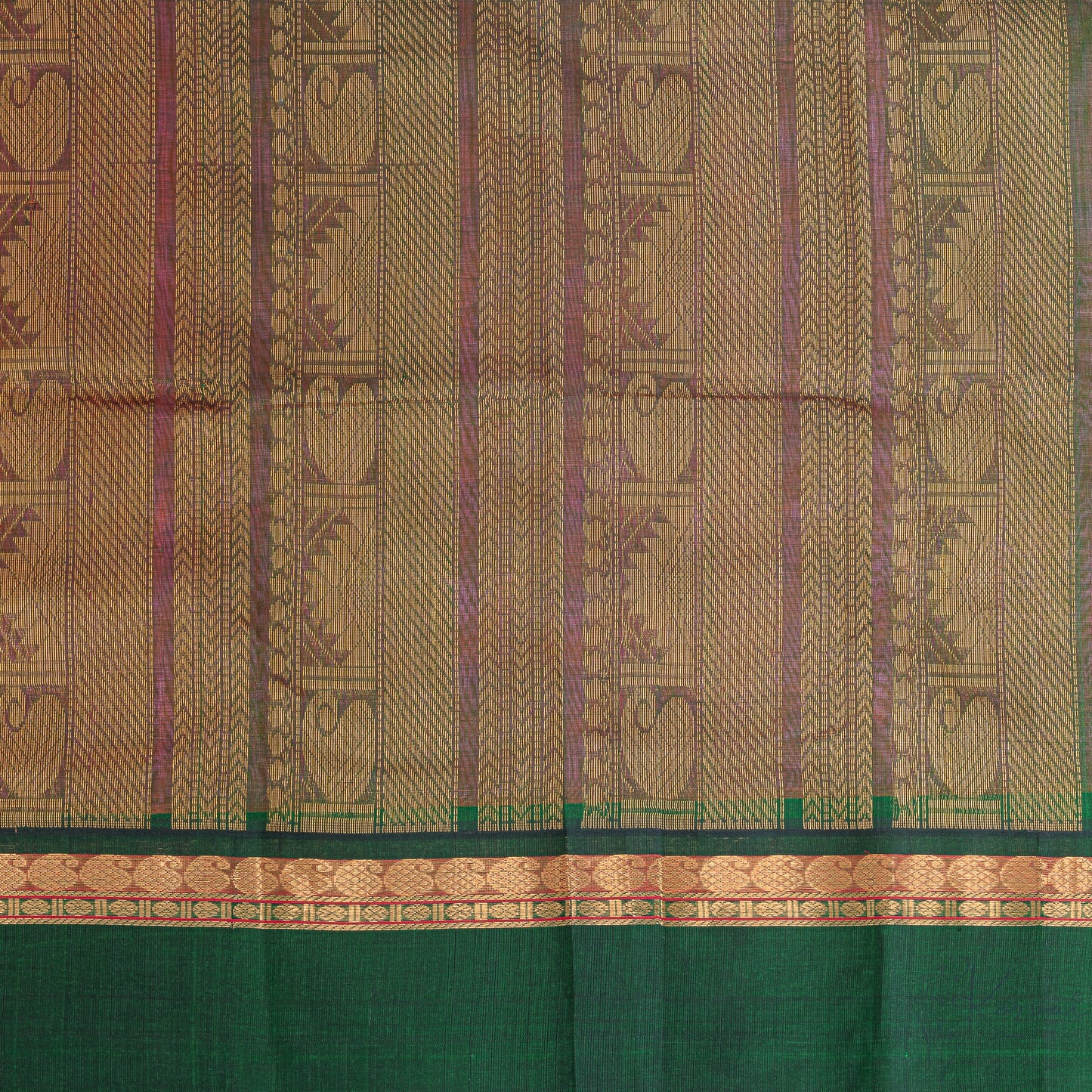closer view of lavender colour pallu with intricate zari designs.