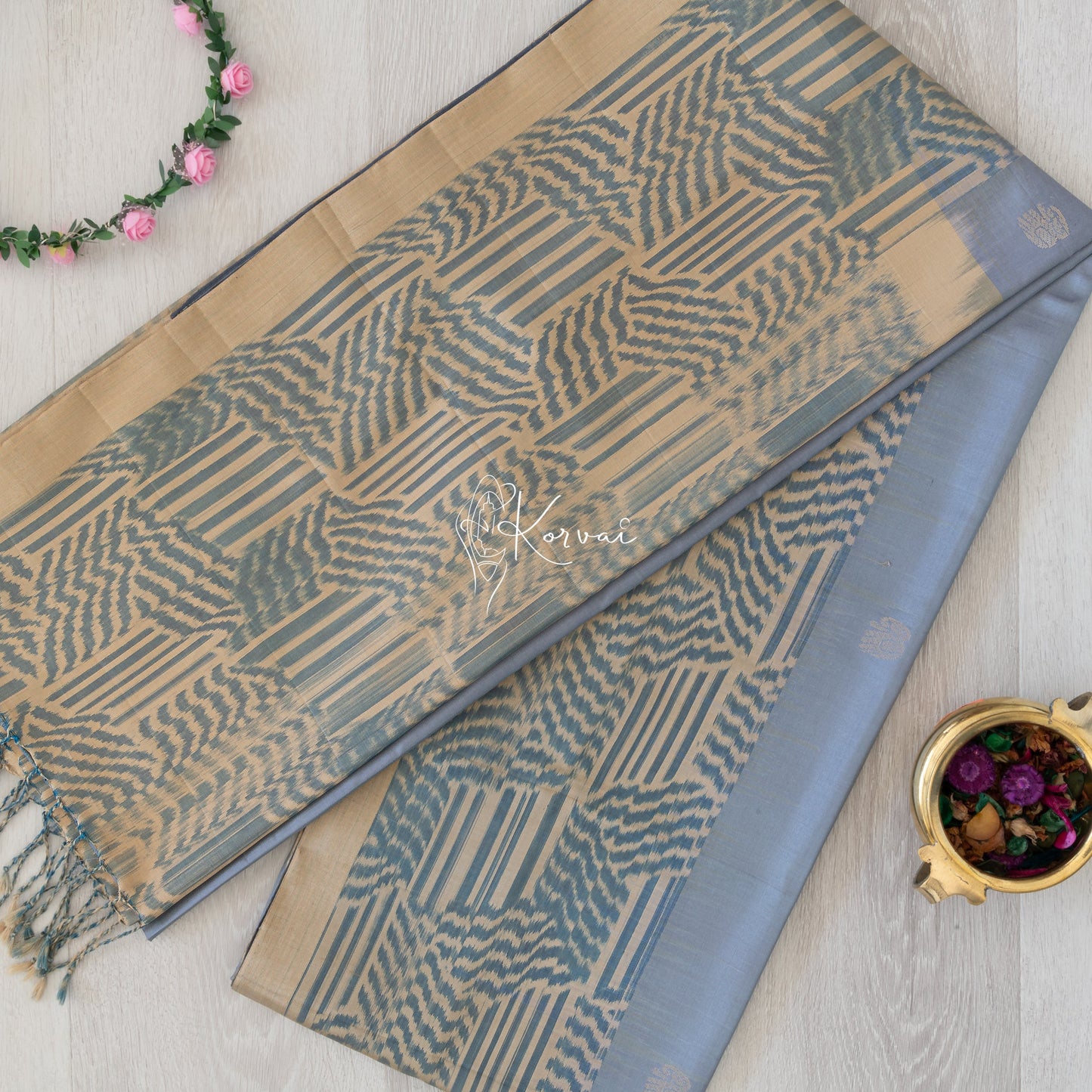 Top view of steel grey coloured Kanjivaram soft silk saree with Pochampally print on the pallu.