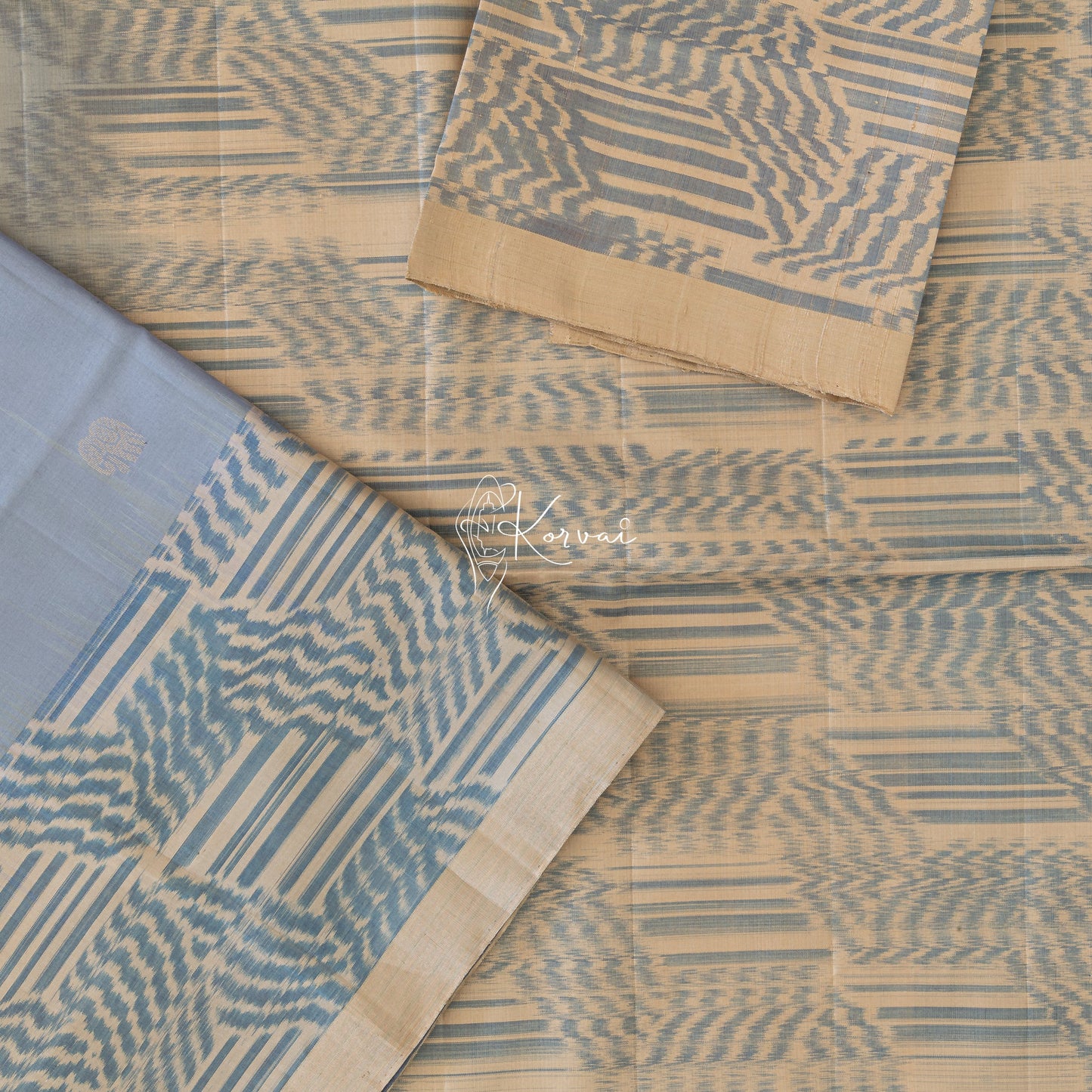 Closer view of body and pallu along with blouse fabric that is of the same colour as the border and pallu.