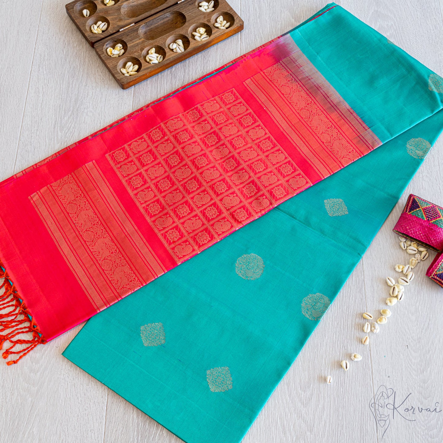 Teal Kanjivaram softsilk sare with hot pink pallu and traditional Annam motifs.