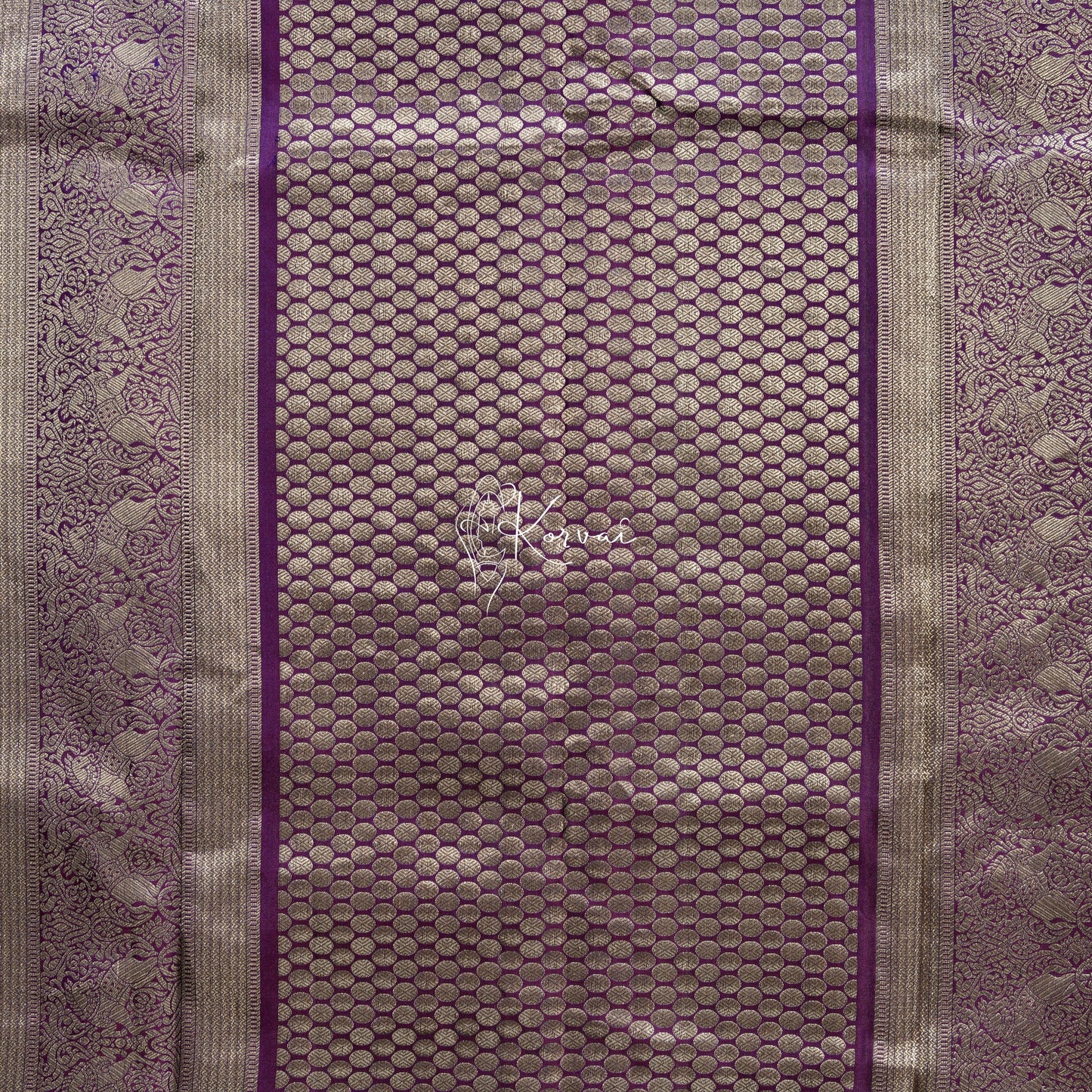 Closer view of the pallu with dots and horse motifs .