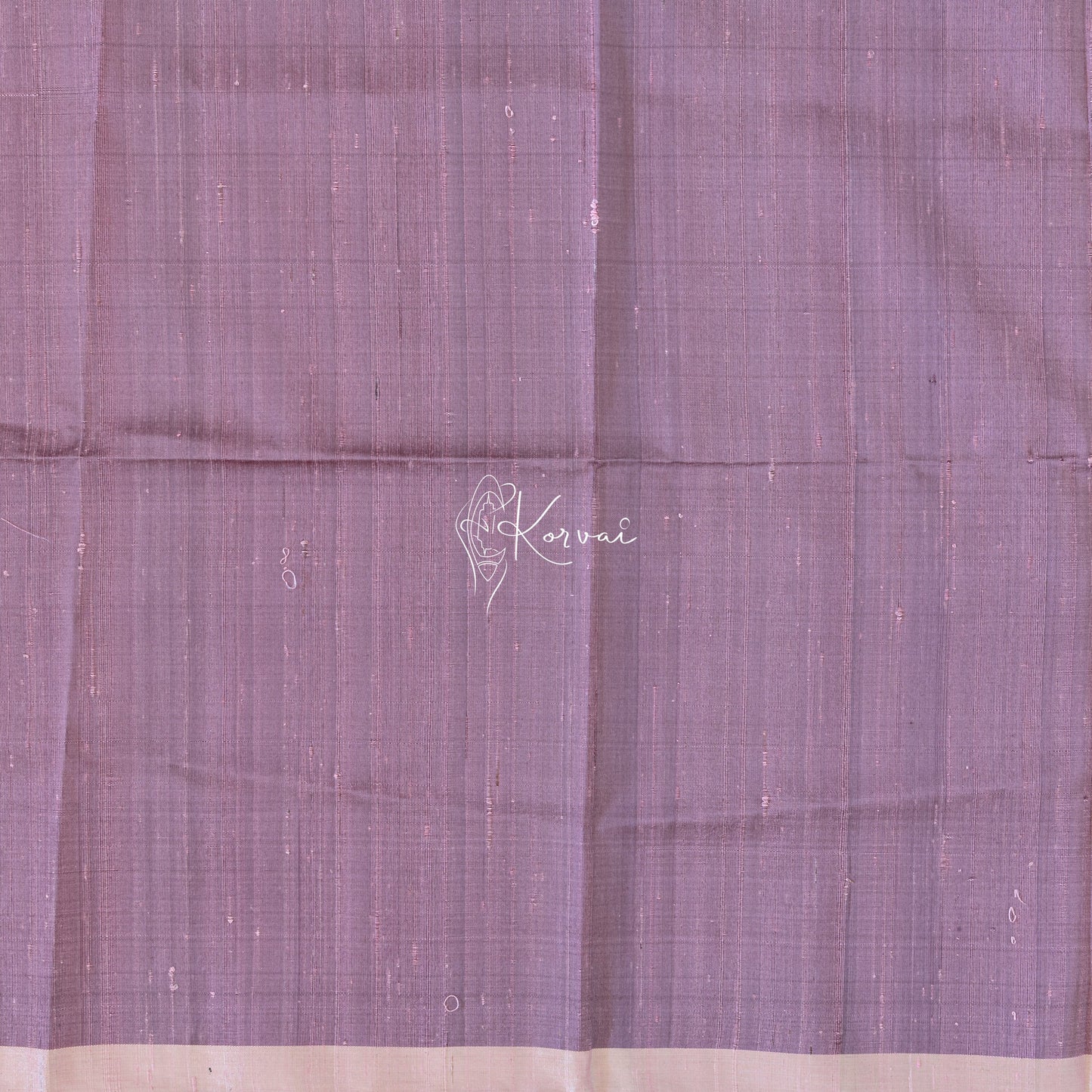Closer view of blouse fabric that is plain and same colour as border and pallu.