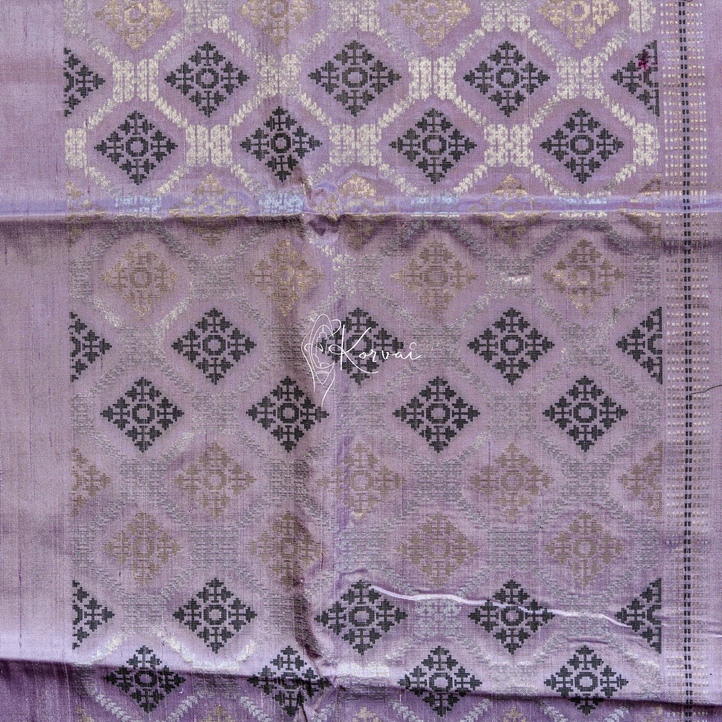 Closer view of the pallu with geometric motifs in gold, silver and orange.