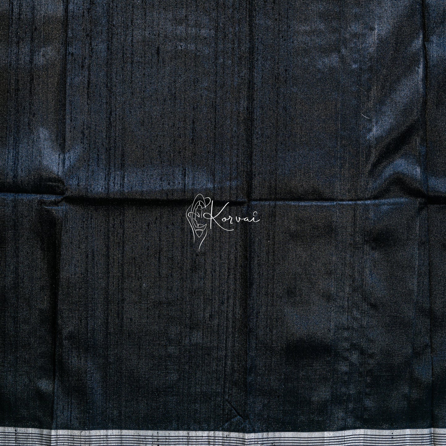 Closer view of blouse fabric that same as the saree.