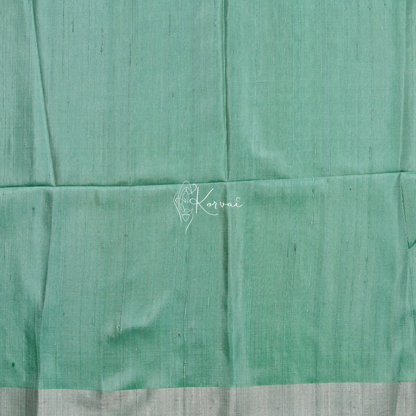 Closer view of blouse fabric that is the same as pallu.