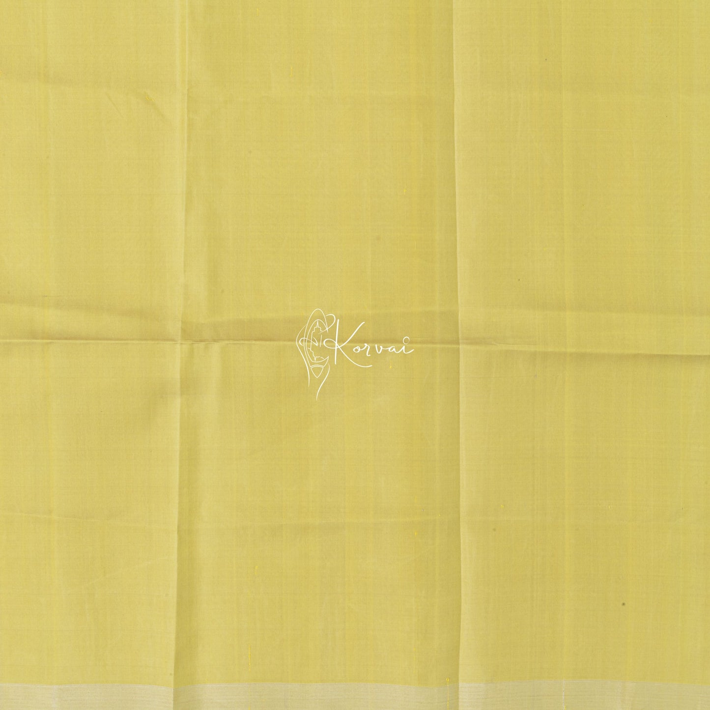 Closer view of blouse fabric that is plain and same colour as the saree.