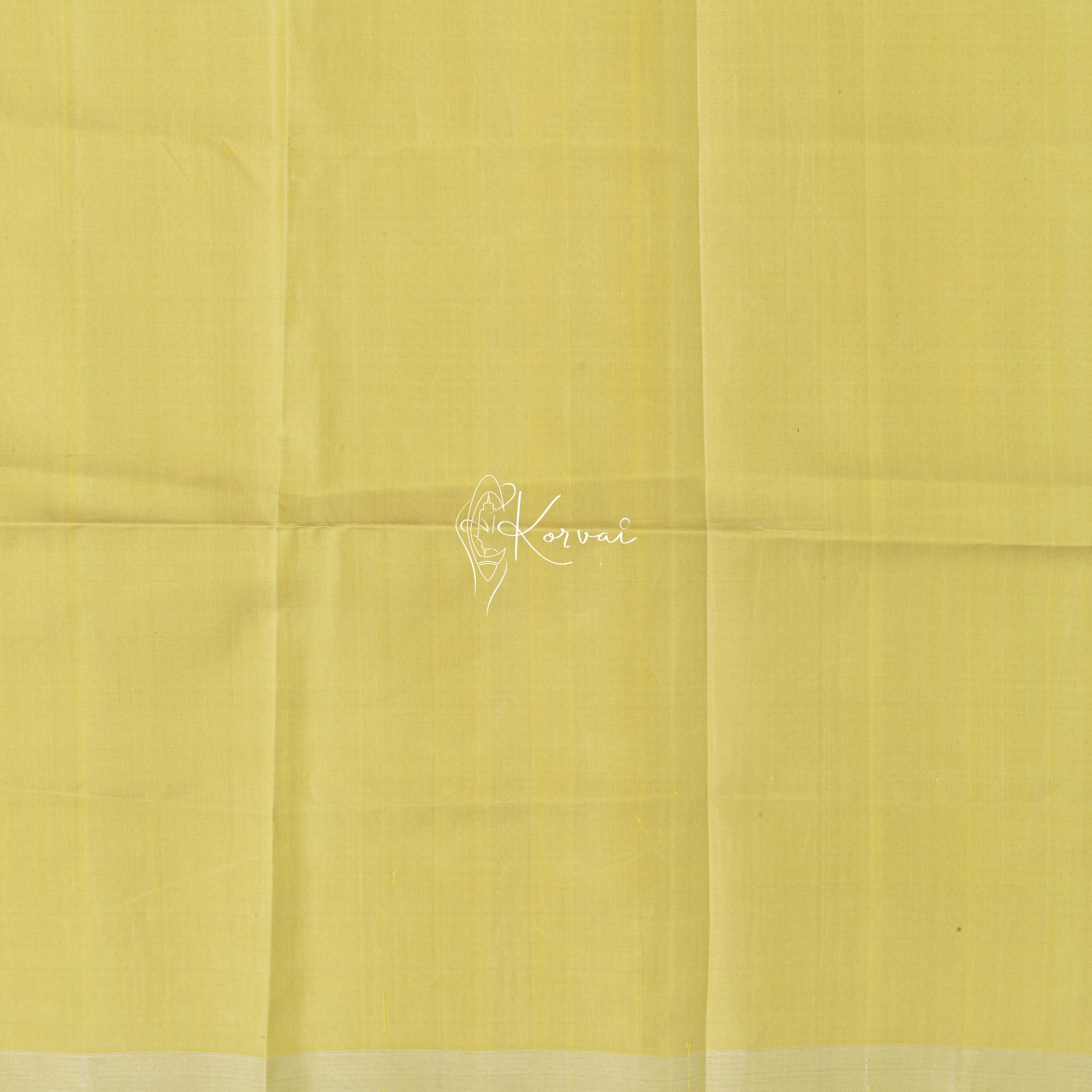 Closer view of blouse fabric that is plain and same colour as the saree.