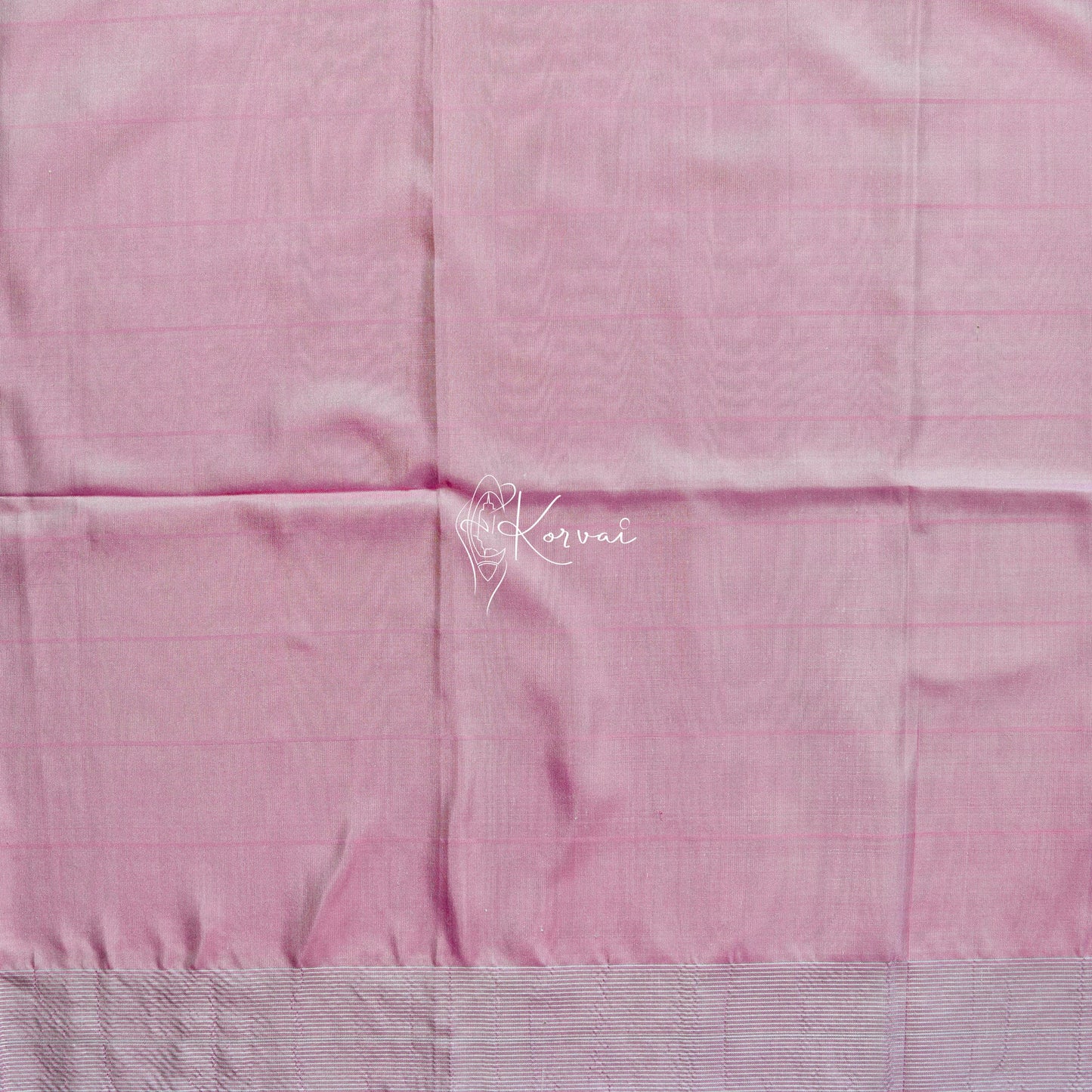 Closer view of blouse fabric that is same colour as the pallu.