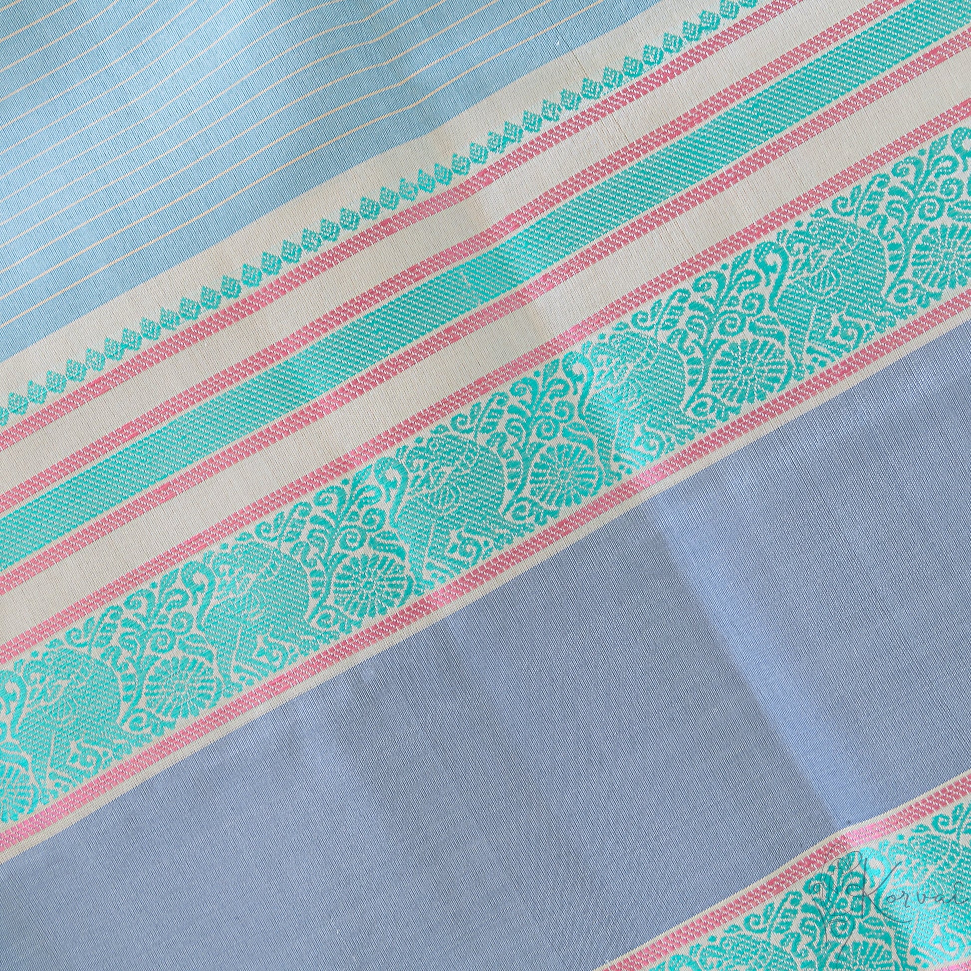 Closer view of the border showing teal Yaali motifs.