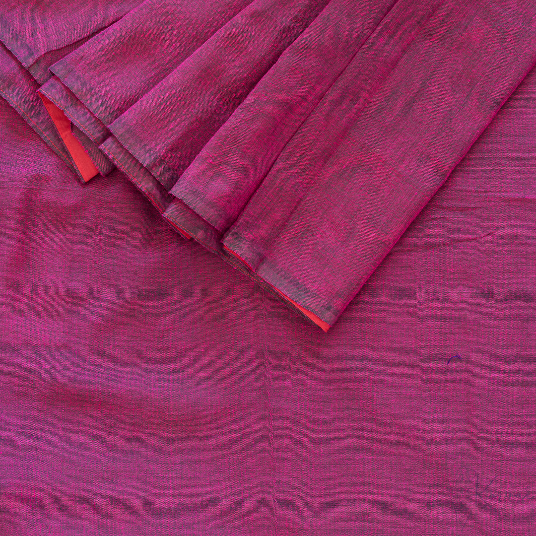 Top view of plain magenta coloured mul cotton saree.